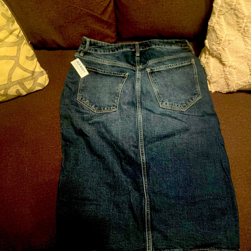 Long skirt with tags